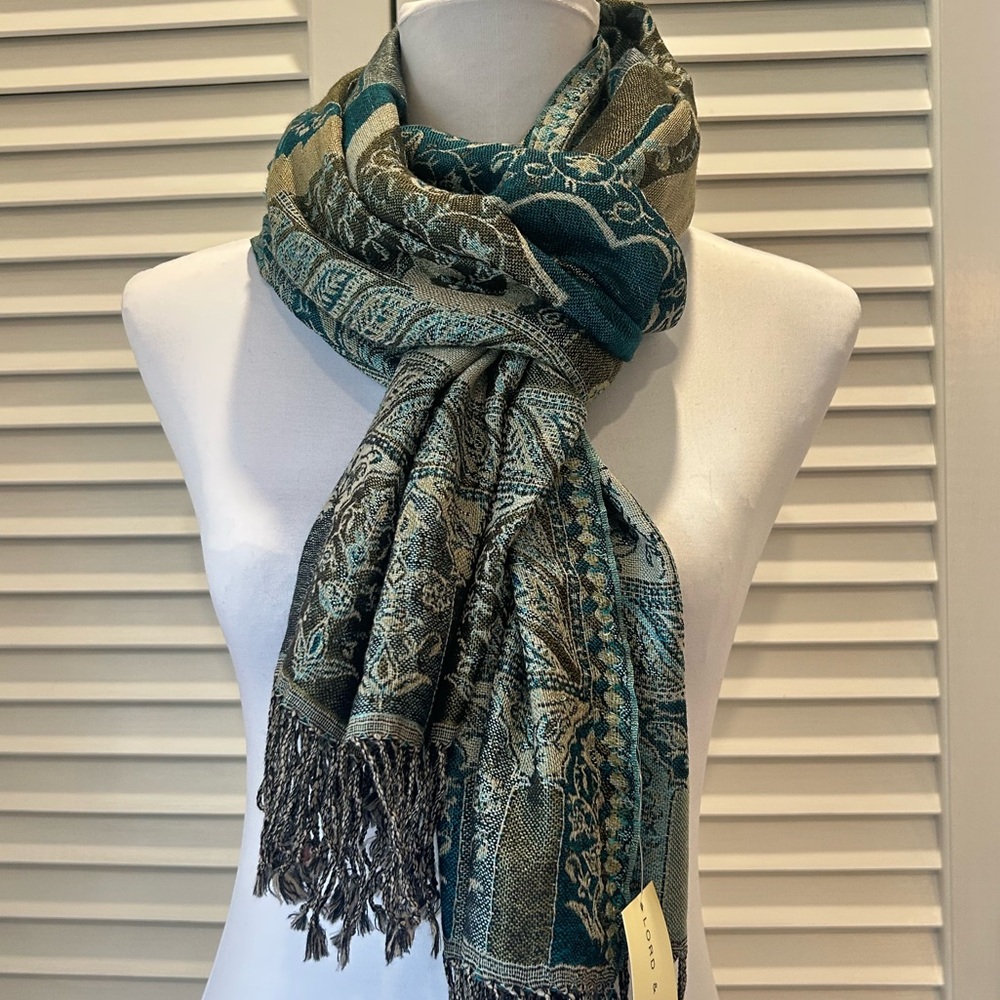 Lord and Taylor Paisley scarf NWT